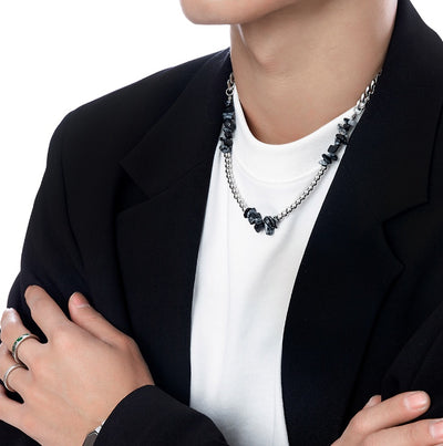 Irregular Stitching Of Fashionable Necklaces