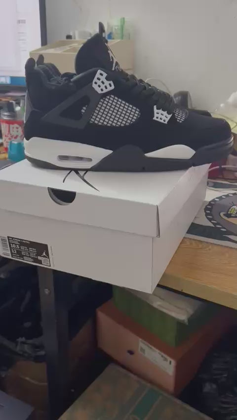 Air Jordan 4 Retro ‘Black Cat’